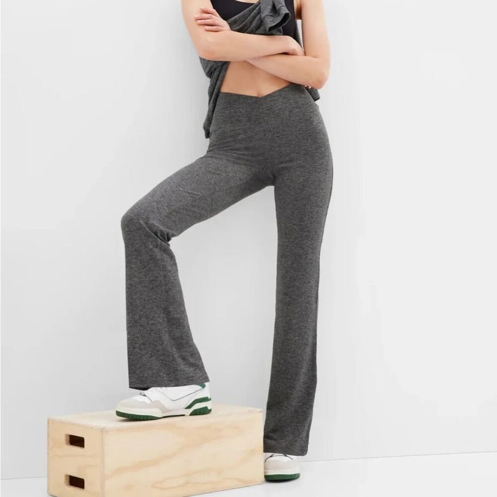 GapFit Brushed Tech Jersey Flare Pant-Gray